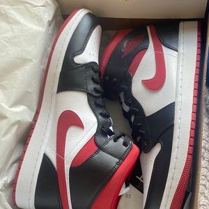 New air Jordan’s mid